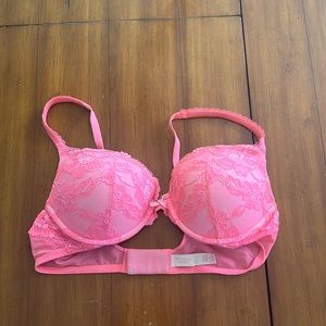VICTORIA’S SECRET - Body By Victoria Push-Up Bra. 36C Lace. Hot Pink.